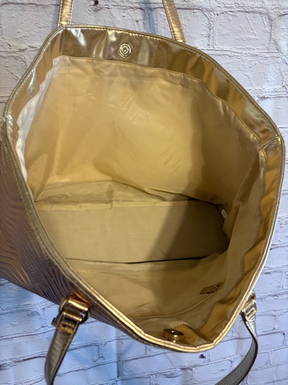 Versace Parfums Shimmery Gold Wave-Texture Tote Bag - Picture 10 of 13